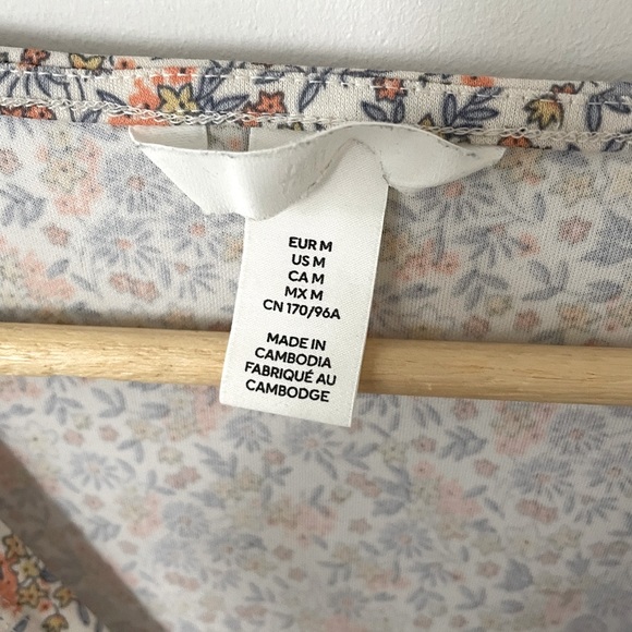 H&M Floral V-neck Jumpsuit - Picture 5 of 5